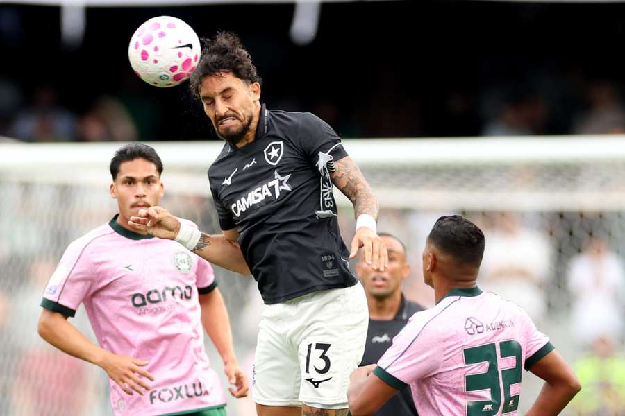 Coritiba e Botafogo empatam em jogo equilibrado Coritiba e Botafogo empatam em jogo equilibrado