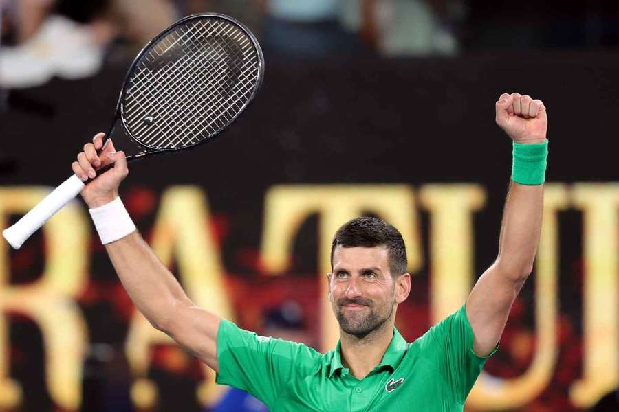 Djokovič hladko postúpil.