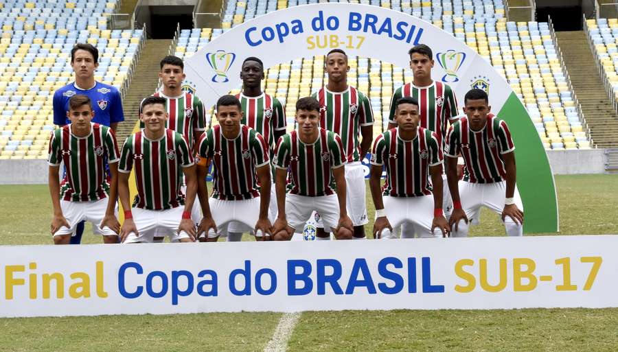Time do Fluminense na final da Copa do Brasil sub-17 de 2018 no Maracanã. Em pé: Marcelo Pitaluga, Davi, Luiz Henrique, João Pedro e Luan Freitas. Agachados: Felipe Andrade, Marcos Pedro, André, Martinelli, Wallace e Marcos Paulo Time do Fluminense na final da Copa do Brasil sub-17 de 2018 no Maracanã. Em pé: Marcelo Pitaluga, Davi, Luiz Henrique, João Pedro e Luan Freitas. Agachados: Felipe Andrade, Marcos Pedro, André, Martinelli, Wallace e Marcos Paulo