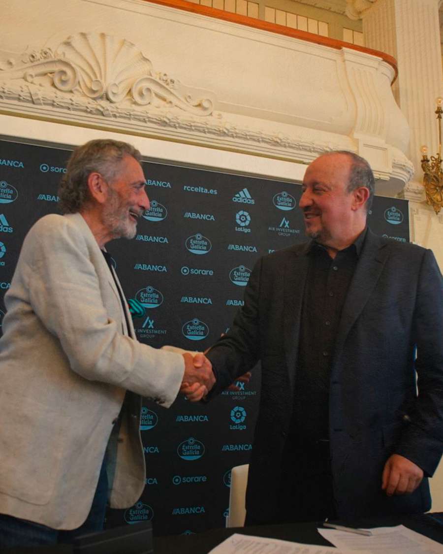 Rafa Benítez y el presidente del Celta, Carlos Mouriño.