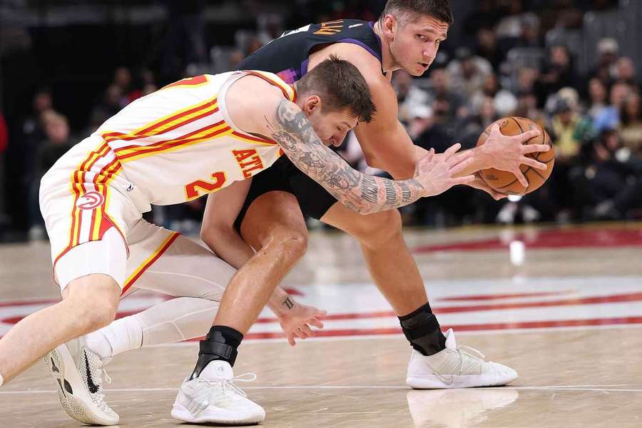 Krejčího pozice v sestavě Hawks v poslední době slábne. Krejčího pozice v sestavě Hawks v poslední době slábne.