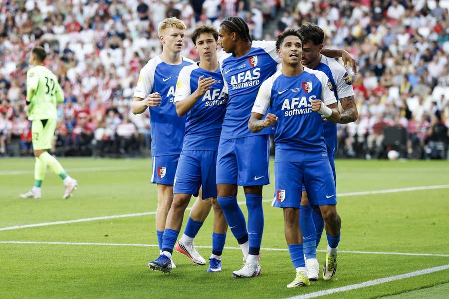 Ro-Zangelo Daal celebrates scoring the 4-0 against PSV