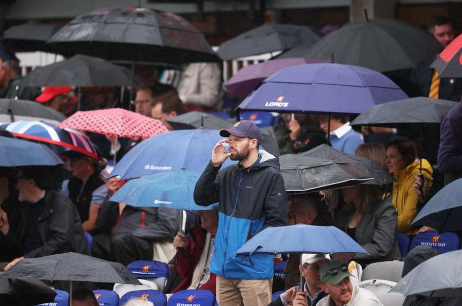 Fans watch on as rain delays England's Test with New Zealand