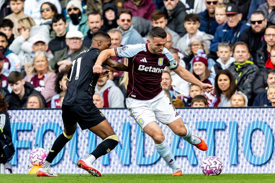McGinn avec Aston Villa.