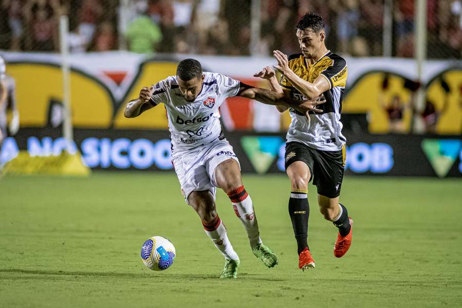 Vitória venceu Criciúma por 2 a 1 no primeiro turno