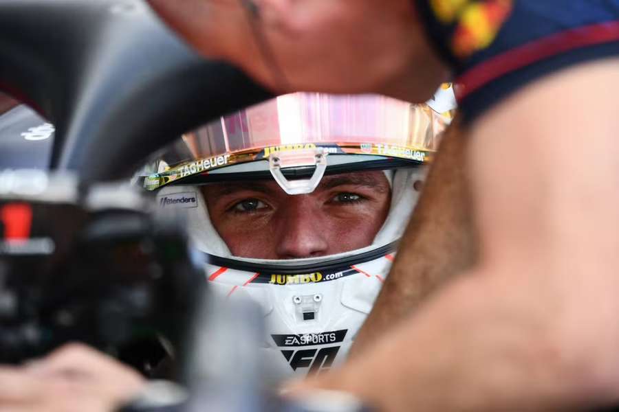 Verstappen odštartuje v Japonsku z prvej priečky