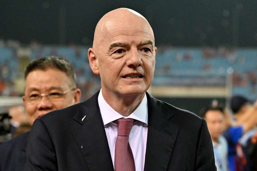 Infantino čelí tlaku pod UEFA. Infantino čelí tlaku pod UEFA.