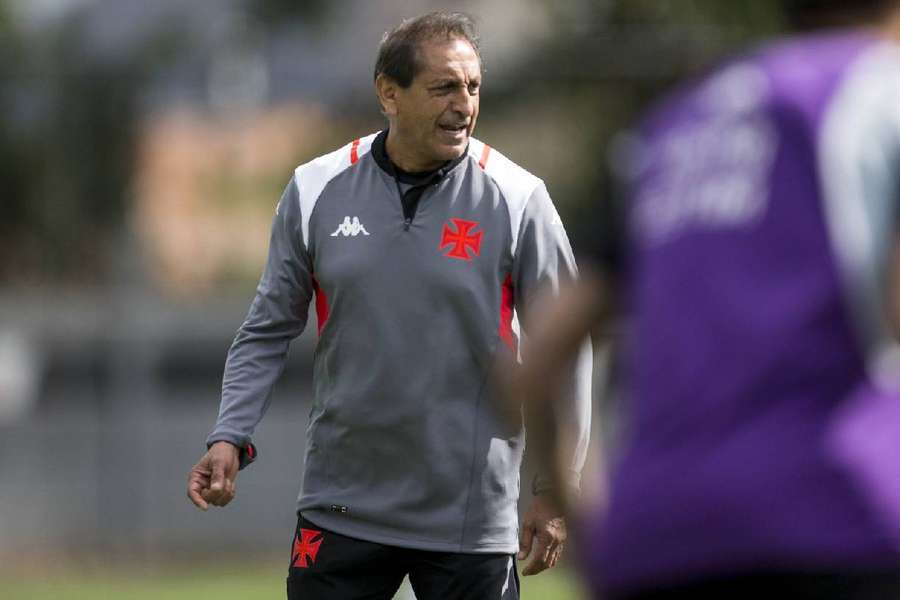 Ramón Díaz em ação pelo novo clube