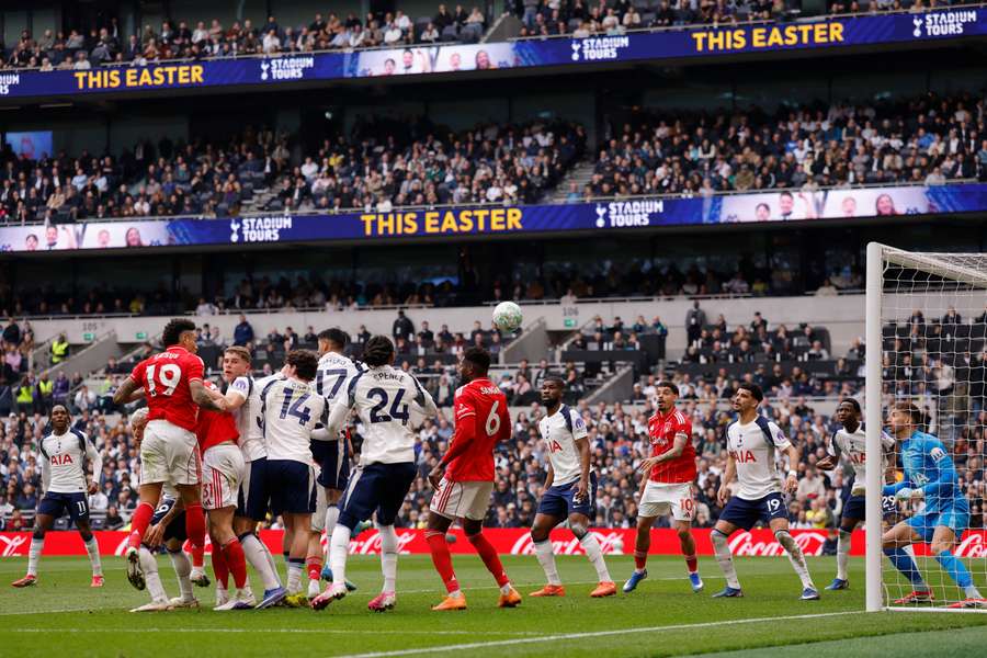 Igor Jesus heads home for Nottingham Forest