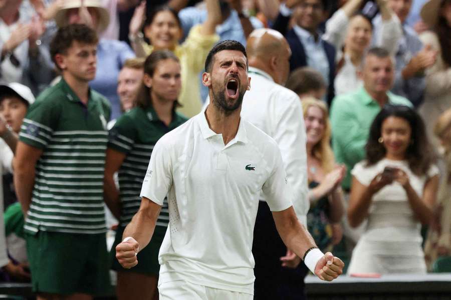 Djokovic festeggia la vittoria nei quarti Djokovic festeggia la vittoria nei quarti