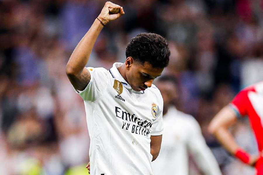 Rodrygo e o punho cerrado em celebração no Bernabéu