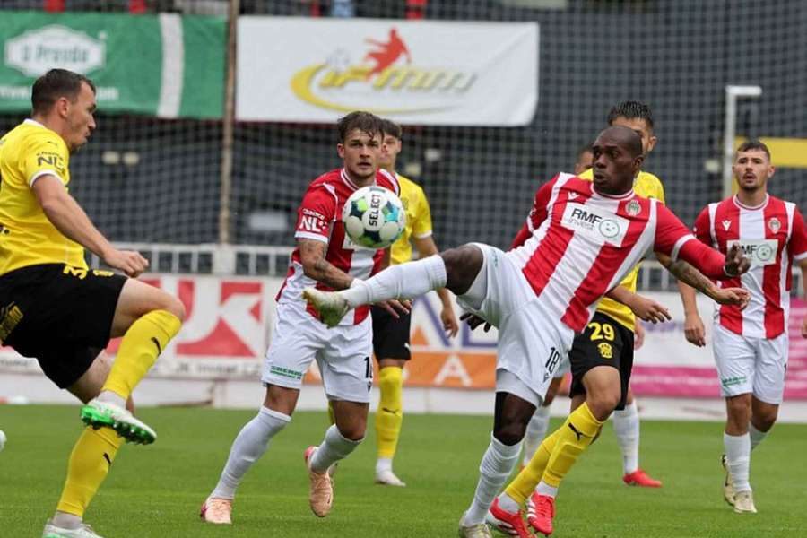 Zbrojovka Brno na Žižkově ve druhé lize vysoko vyhrála. Zbrojovka Brno na Žižkově ve druhé lize vysoko vyhrála.