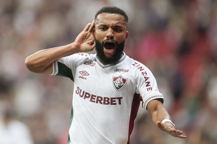 Samuel Xavier comemora empate no Mané Garrincha Samuel Xavier comemora empate no Mané Garrincha