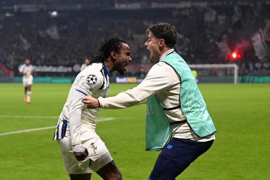 L'esultanza di Lookman a Francoforte