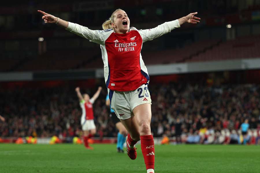 Alessia Russo destacou em grande classificação do Arsenal às semifinais da Champions Feminina