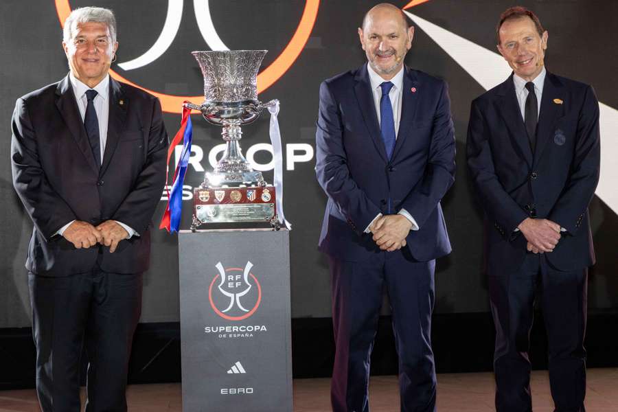 Laporta, Louzán y Butragueño, de izquierda a derecha Laporta, Louzán y Butragueño, de izquierda a derecha