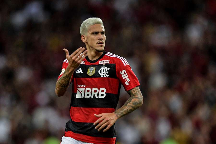 Pedro foi oportunista para fazer o segundo gol do Flamengo