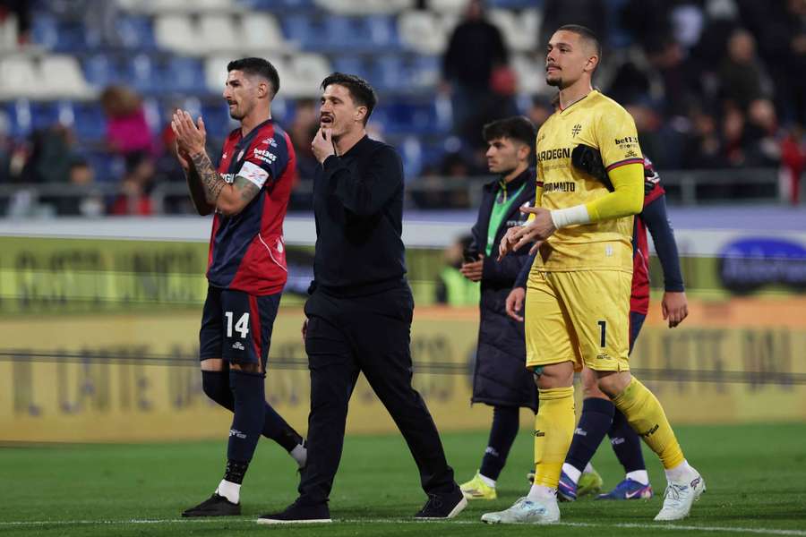 Pisacane con i suoi giocatori