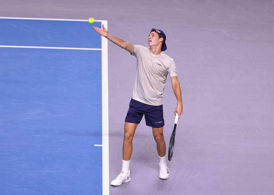 Joel Schwärzler schlägt in der Qualifikation auf Joel Schwärzler schlägt in der Qualifikation auf