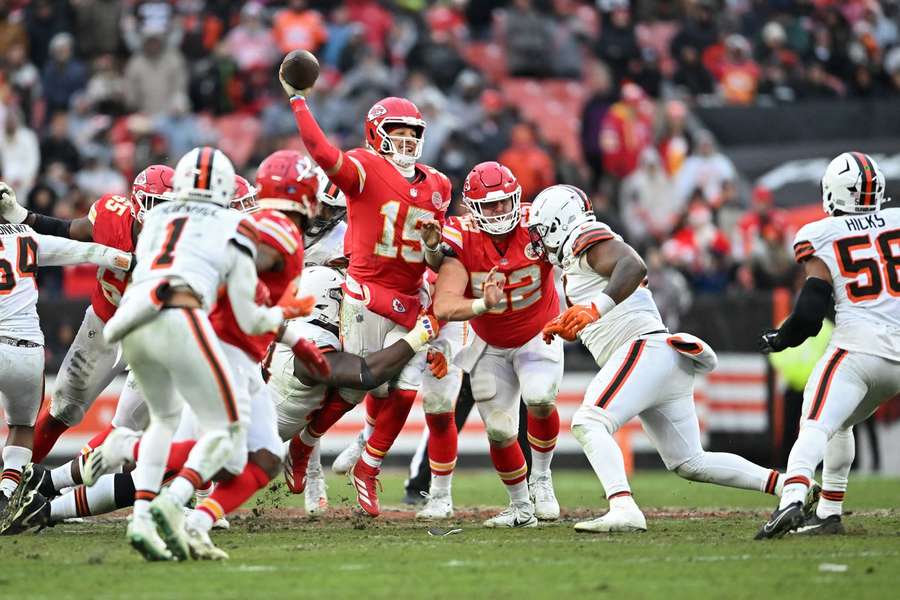 Mahomes sufrió una lesión de tobillo en el partido contra los Browns