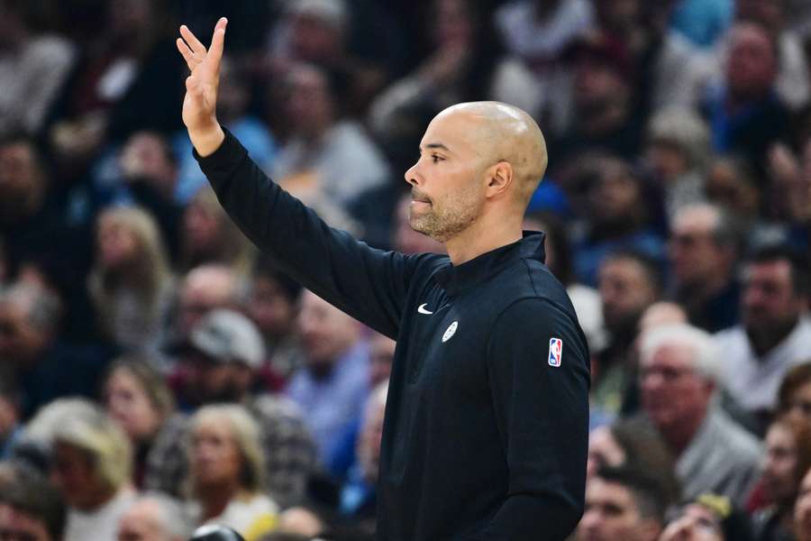 Jordi Fernández da órdenes a los suyos