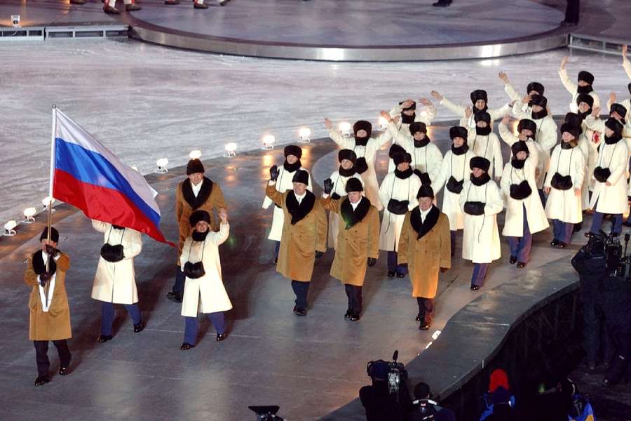 Desfile da delegação russa nos Jogos Olímpicos de Inverno de Salt Lake City, em 2002