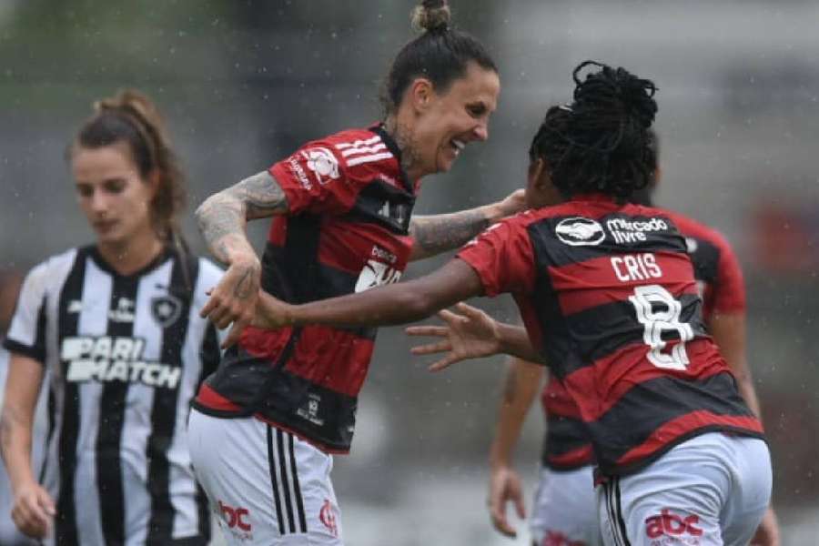 Flamengo comemorou o título carioca com vitória sobre o Botafogo na Gávea