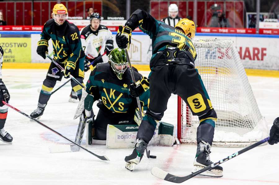 GKS Tychy zlał katowicką GieKSę w lany poniedziałek, jeden mecz do mistrzostwa GKS Tychy zlał katowicką GieKSę w lany poniedziałek, jeden mecz do mistrzostwa