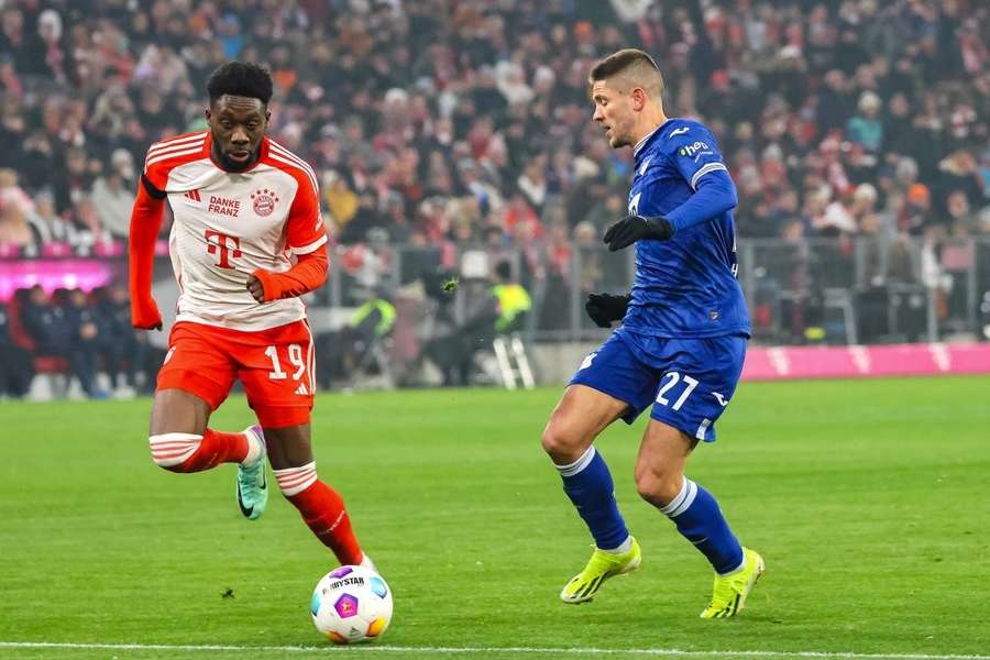 Davies commits to new Bayern Munich contract