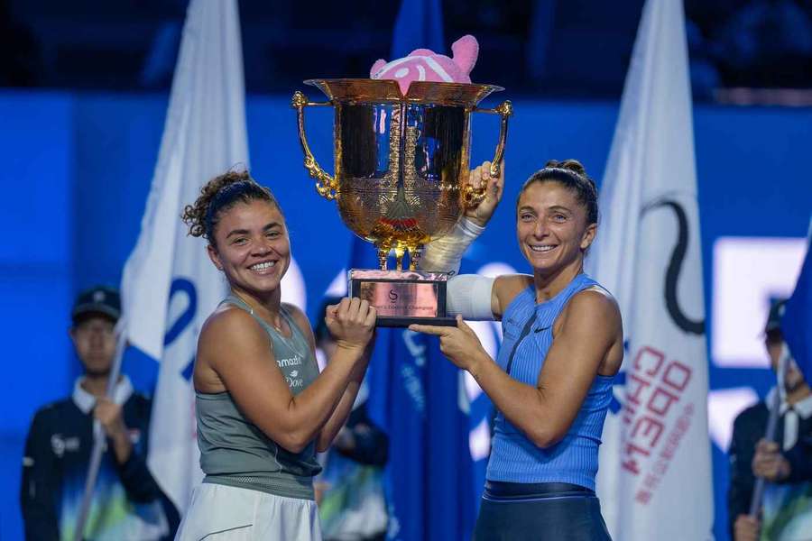 Paoliniová a Erraniová prehlbujú spoluprácu. Paoliniová a Erraniová prehlbujú spoluprácu.