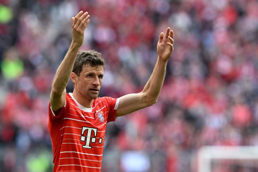 Bayern Munich forward Thomas Muller said his side needs to adopt a "goldfish mentality" and forget about their poor April, as they push for the title