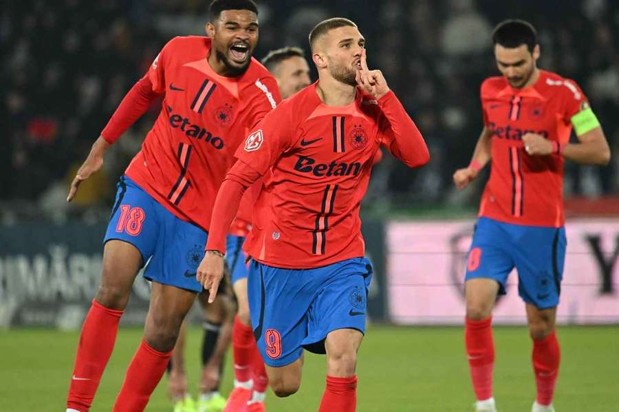 FCSB sărbătorește un gol