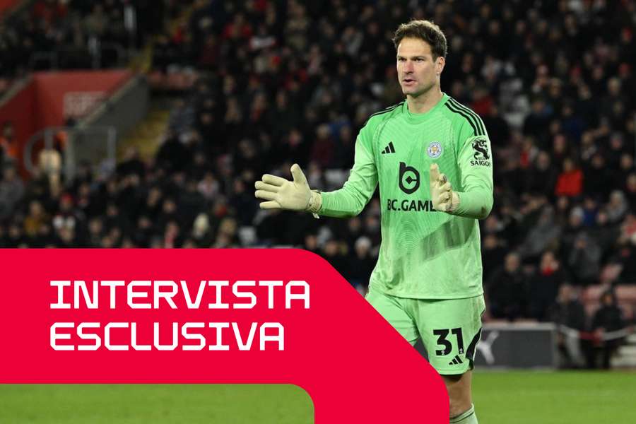 Asmir Begovic in azione con il Leicester Asmir Begovic in azione con il Leicester