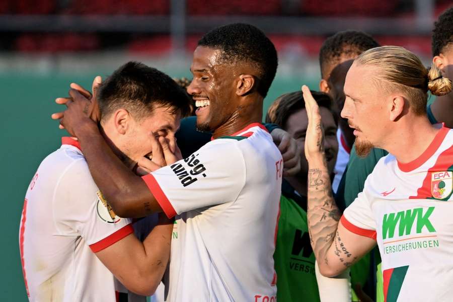 Der FC Augsburg hat den Einzug in die zweite Runde des DFB Pokals geschafft.