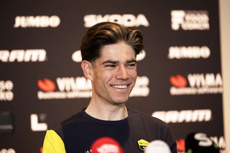 Van Aert devant la presse ce vendredi.