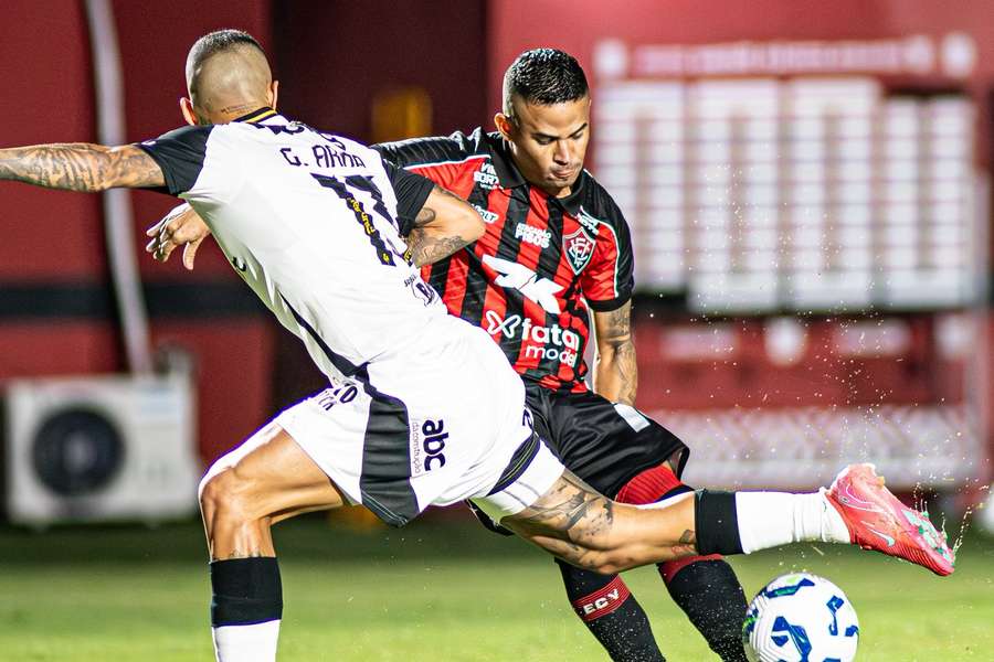 O Vitória venceu graças a um gol lindo de Erick O Vitória venceu graças a um gol lindo de Erick