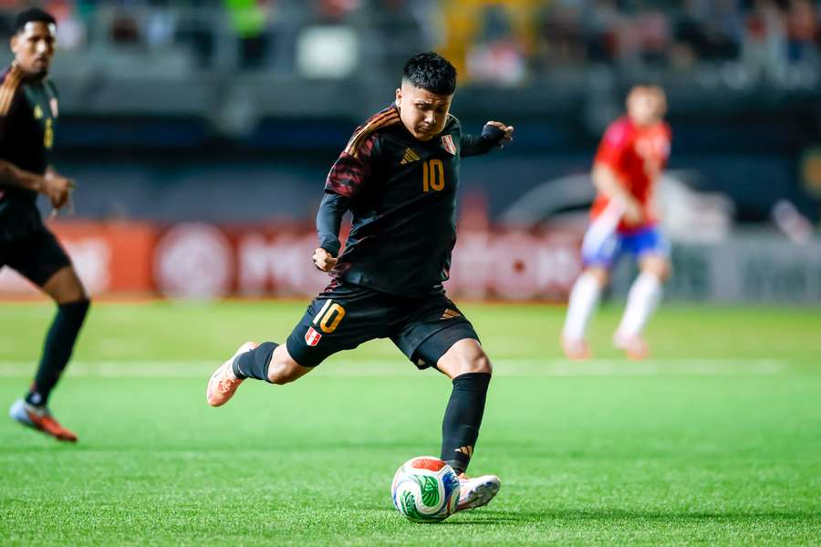 Perú resiste al cansancio de un viaje de 37 horas y empata 1-1 ante Rusia en amistoso