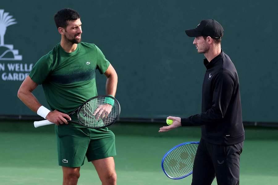 Novak Djokovic (I) y Andy Murray (D)