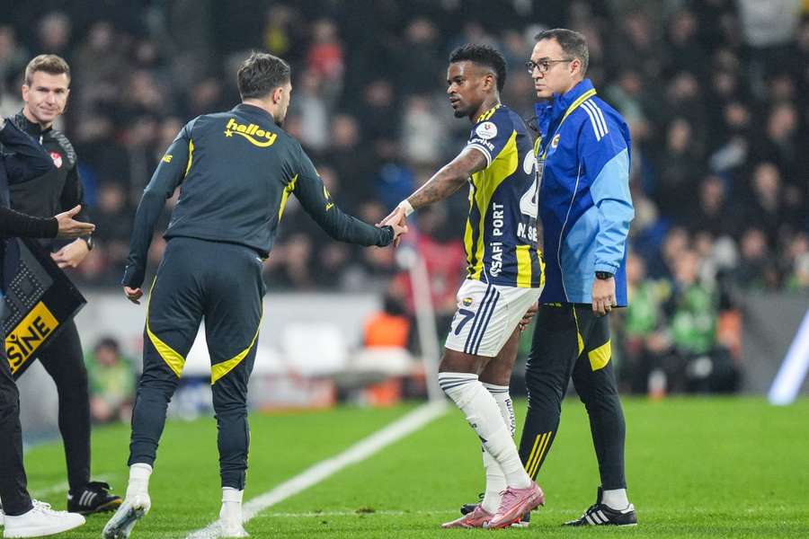 Nélson Semedo saiu lesionado aos 20 minutos Nélson Semedo saiu lesionado aos 20 minutos