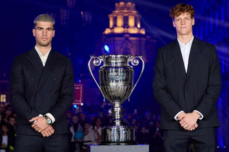 Carlos Alcaraz a Jannik Sinner obstarají finále letošního Turnaje mistrů. Carlos Alcaraz a Jannik Sinner obstarají finále letošního Turnaje mistrů.