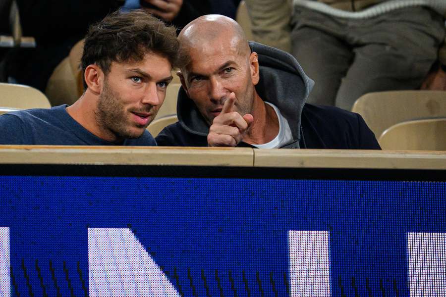 Zidane ao lado de Pierre Gasly, piloto da F1
