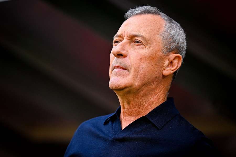 Mircea Rednic a fost concediat de Standard Liege după doar cinci etape Mircea Rednic a fost concediat de Standard Liege după doar cinci etape
