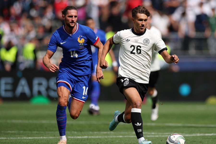 DFB-Debütant Tom Bischof (r.)