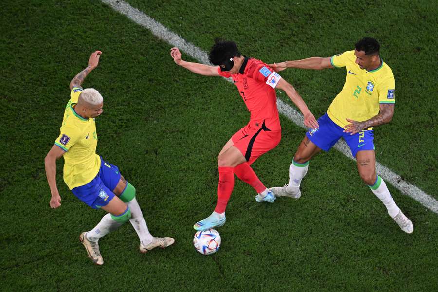 Os jogadores comandados por Tite cumprem funções diferentes que cumpriam no passado Os jogadores comandados por Tite cumprem funções diferentes que cumpriam no passado