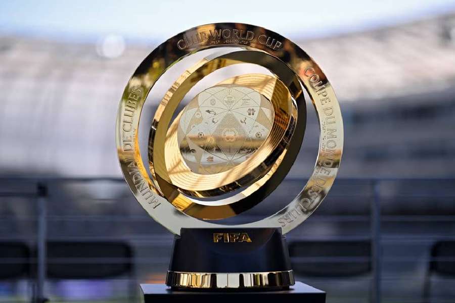 Cele 32 de echipe de la Cupa Mondială a Cluburilor FIFA vor juca pentru acest trofeu
