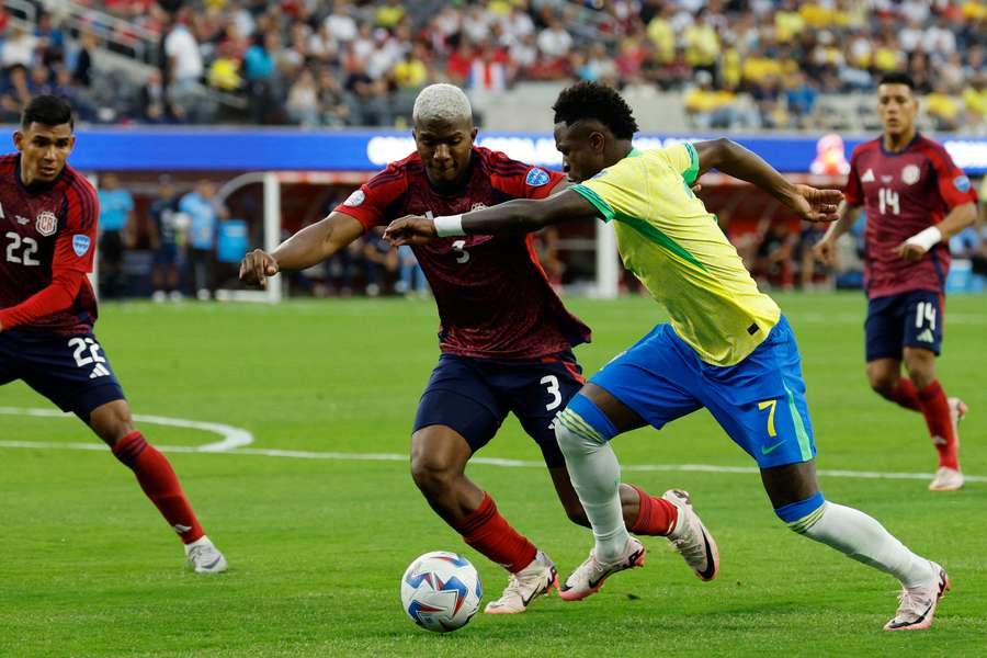 Vinicius pasó desapercibido contra Costa Rica