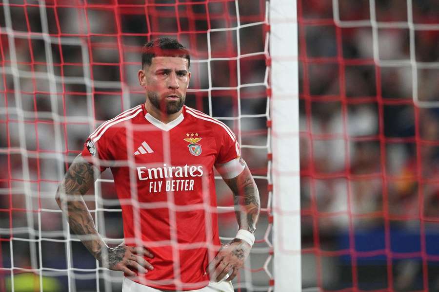 Otamendi teve dificuldades perante o ataque do Feyenoord