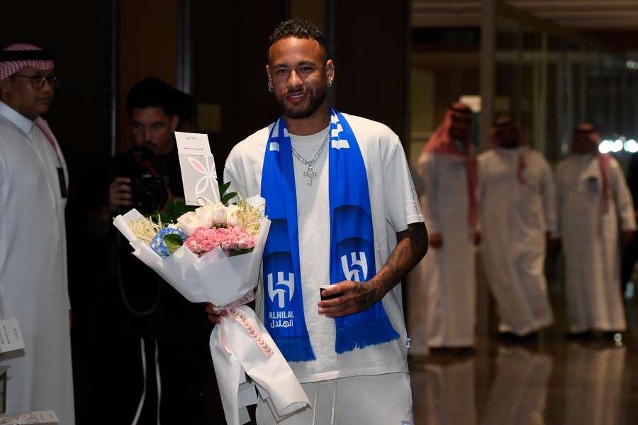 Neymar à chegada a Riade