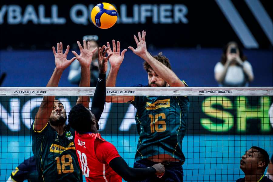 Brasil vira contra Cuba e vence primeiro 'confronto direto' do Pré-Olímpico  de Vôlei Masculino 2023