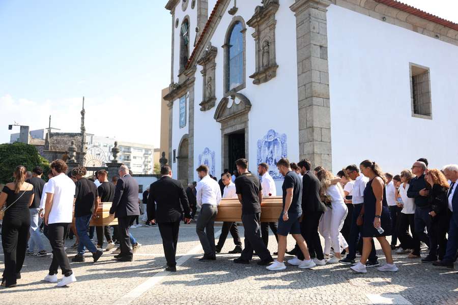 W portugalskim mieście Gondomar pożegnano Diogo Jotę. Wielu piłkarzy pojawiło się na pogrzebie